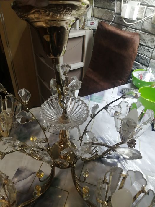 Срочно продам люстру