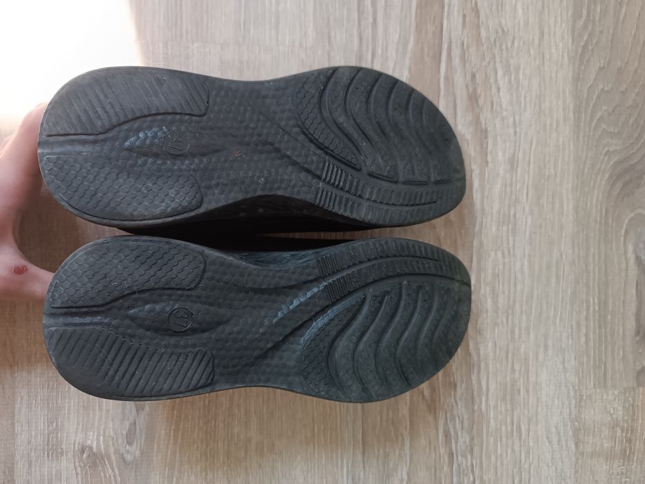 Продам спортивные кросовки