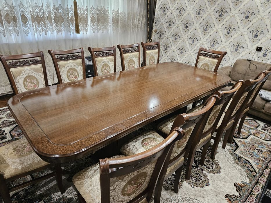 Продаю стол и стулья