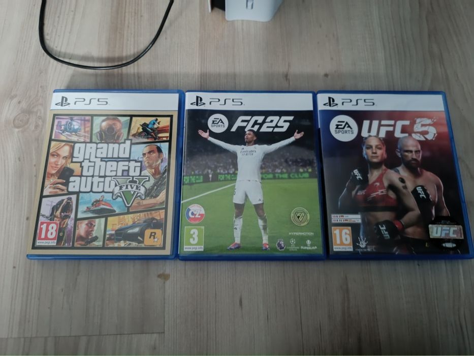 PS 5 pe disc îl am de 3 luni