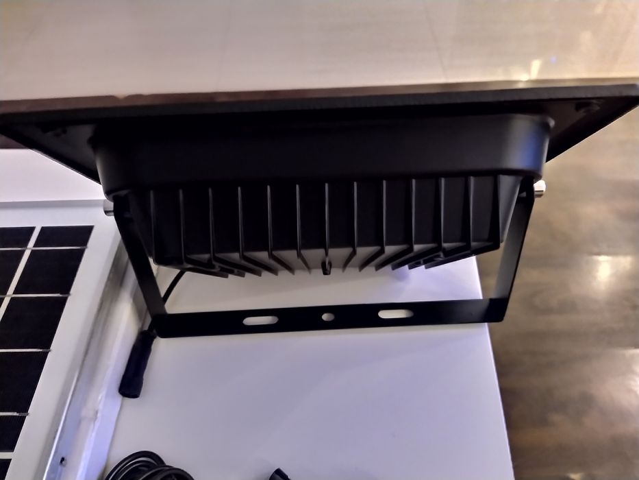 Proiector Stradal 100W Cu Led Cob, Panou Solar, Telecomanda, IP67