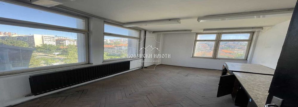 Етаж от административна сграда с 14 офиса