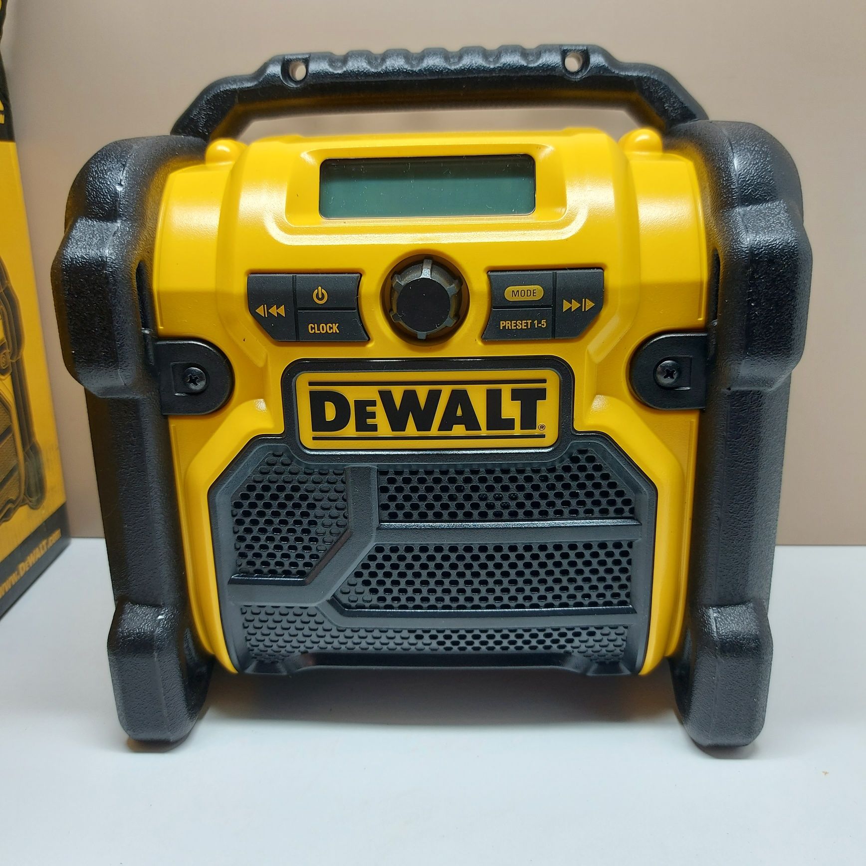 Акумулаторно радио Dewalt DCR019 гр. Велинград