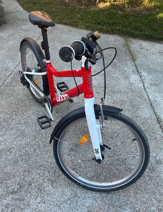 bicicletă Woom 4, roșie, apărători, lumini, sonerie