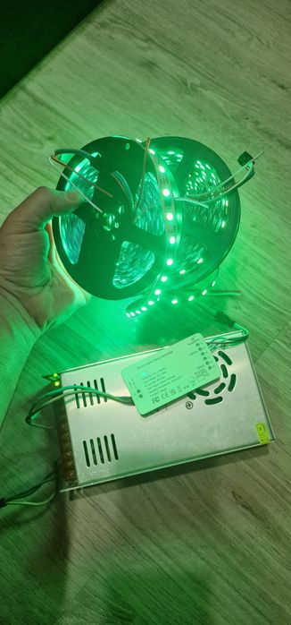 Продавам Argb contoller и лед ленти