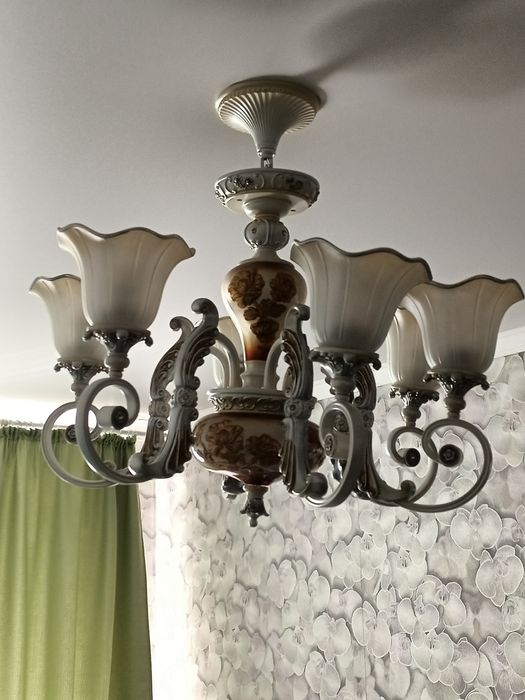 Продаю люстру в отличном состоянии