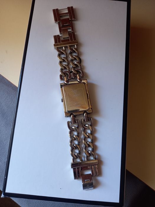 Ceas Guess foarte frumos