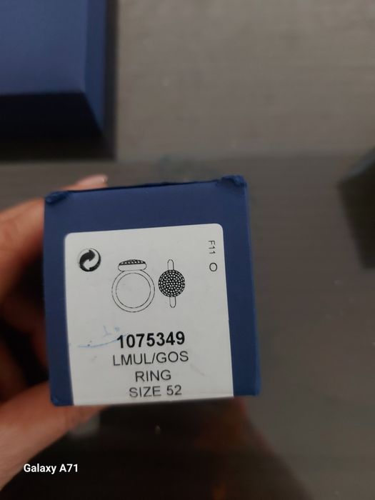 Продам кольцо  Swarovski original