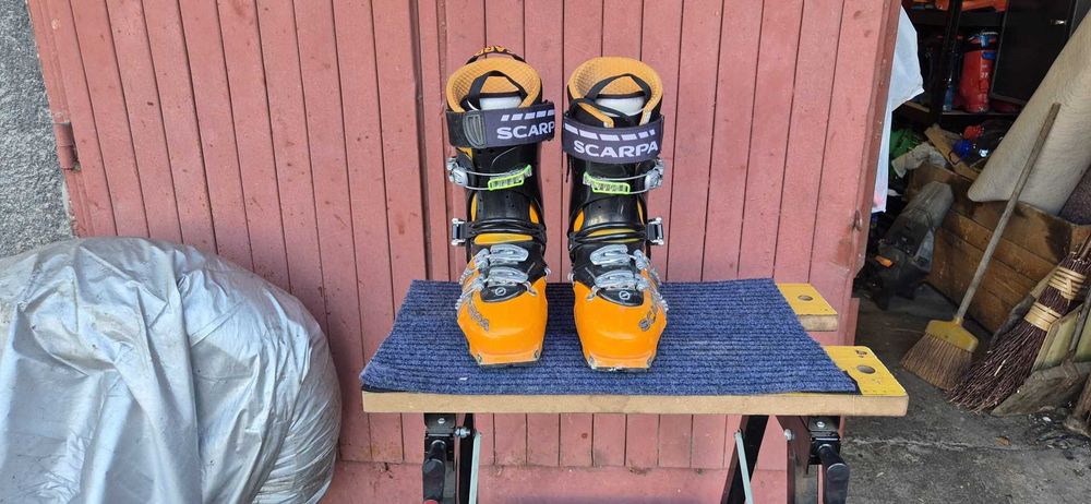 Clăpari tură Scarpa Maestrale portocaliu/negru, mărimea 26.5