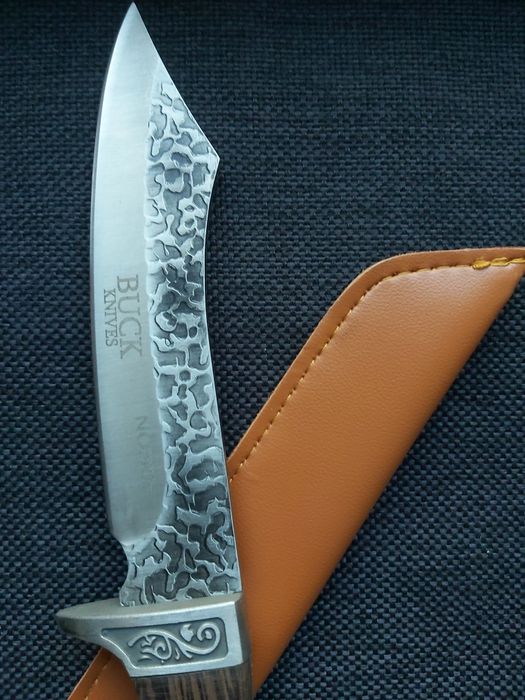 Ловен нож BUCK,фултанг,с дървена дръжка и кания