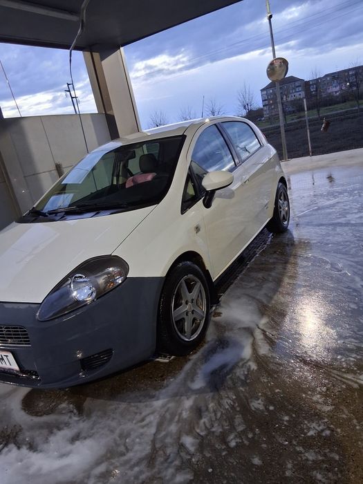 Vând urgent fiat grand punto.