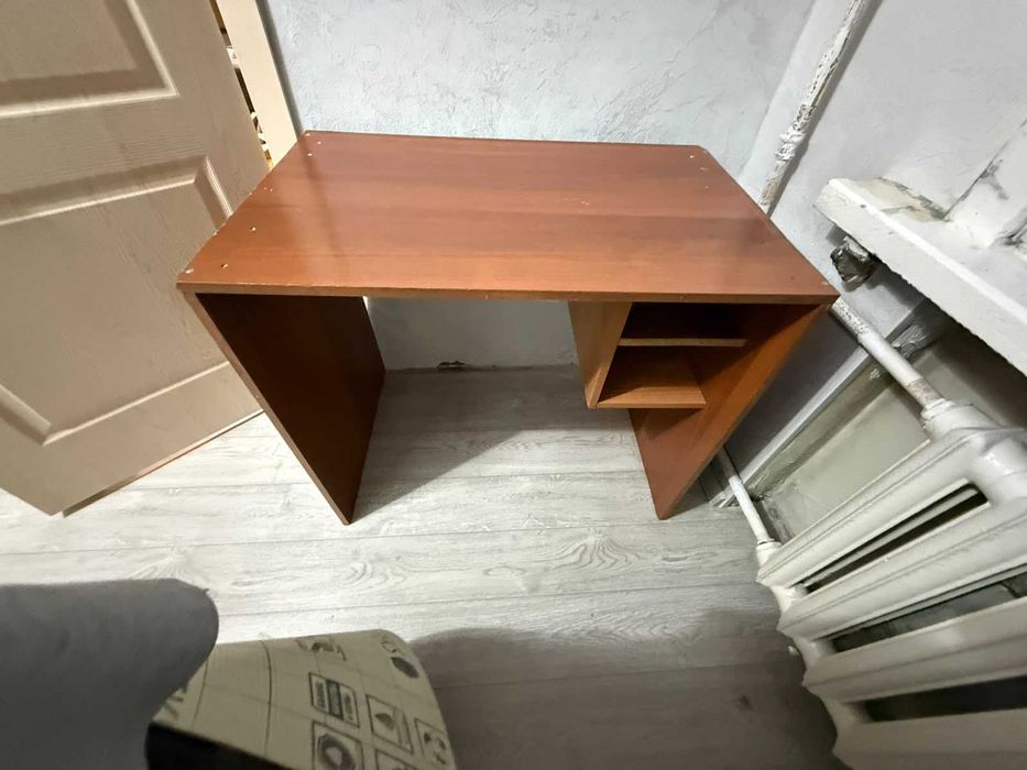 Стол для учебы офиса