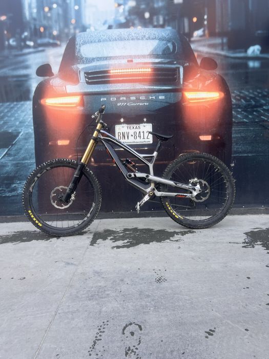 Yt tues 2017 carbon