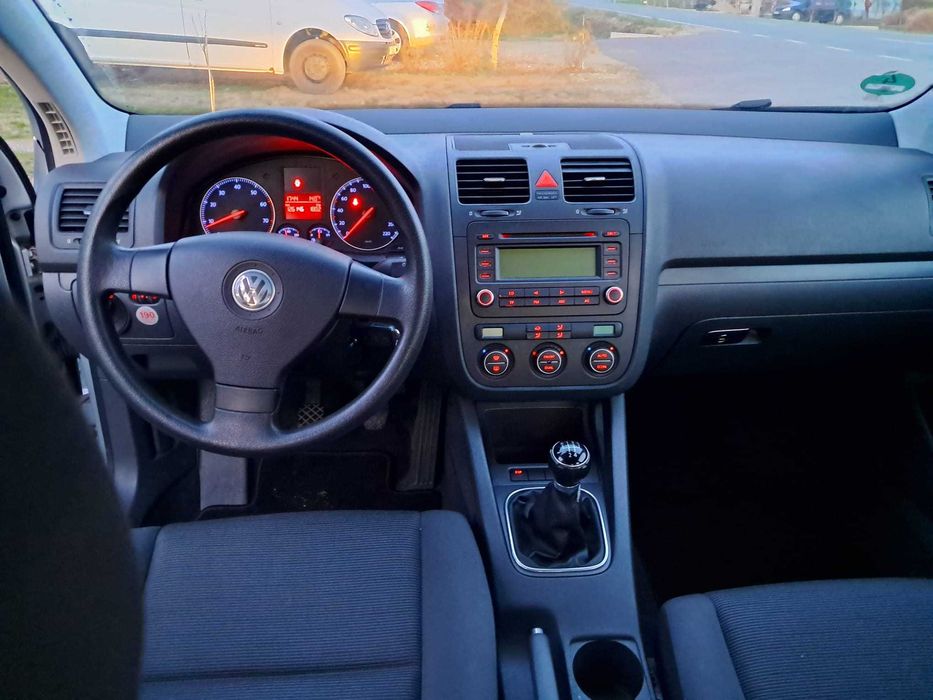 Volkswagen Golf 5 1.4 benzină – 126.000 km  –