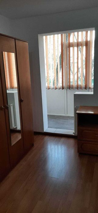 Inchiriez apartament 3 camere malu rosu