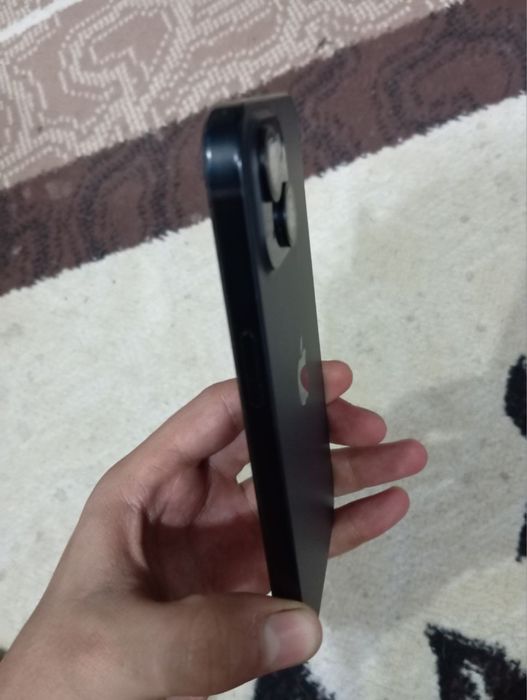 Iphone 15 black.