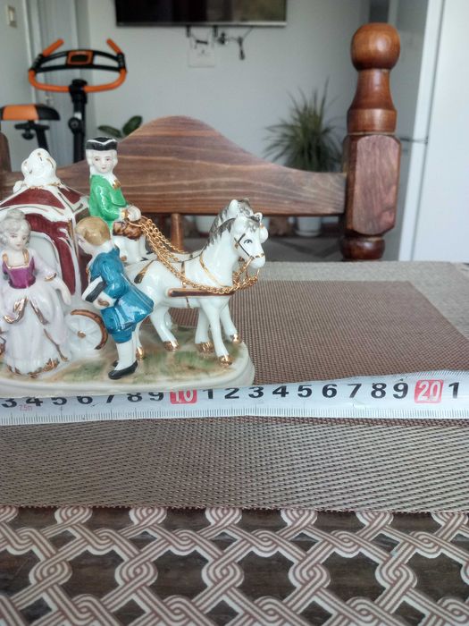 Каляска.Порцелан.