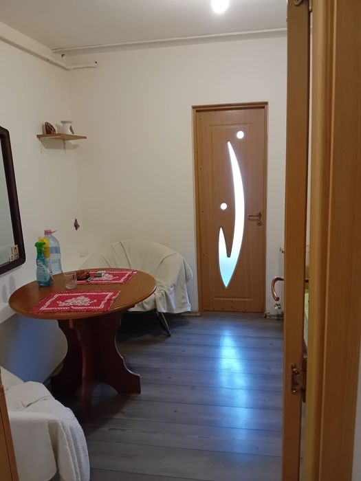 Inchiriez apartament