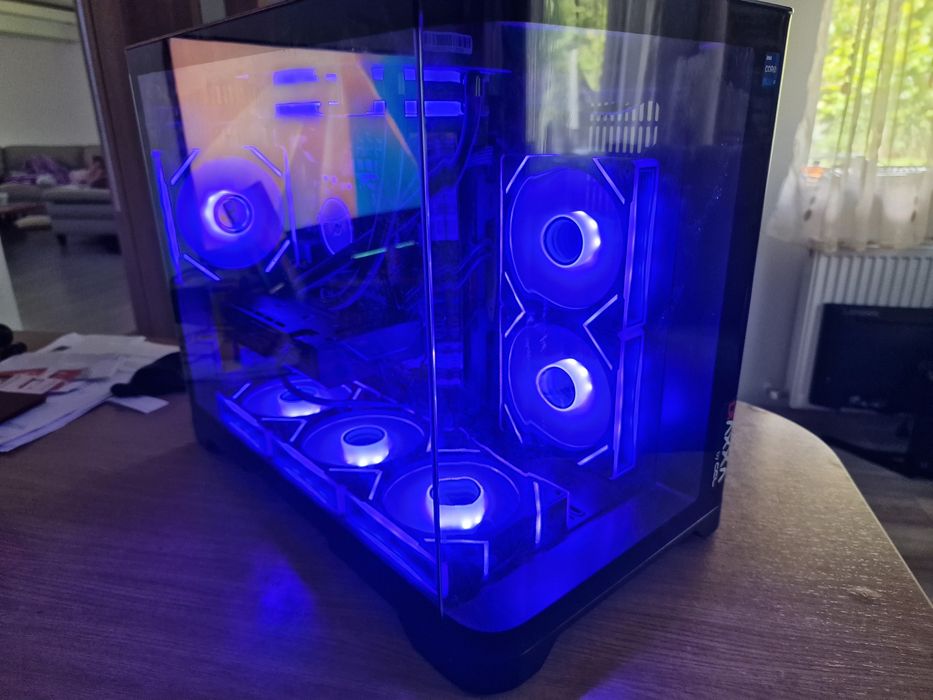 PC Gaming. 4060TI, i7 13700KF, 16gb DDR4 ram.