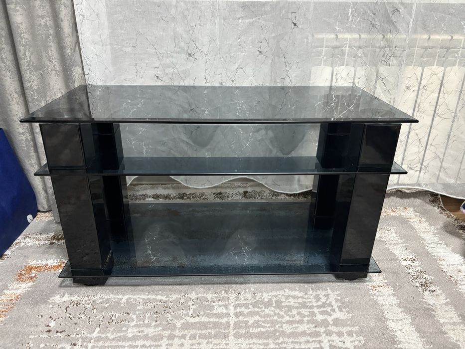 Продам стеклянную тумбочку