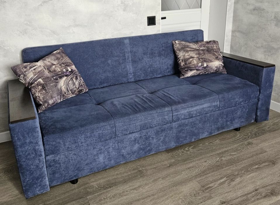 Диван.              .