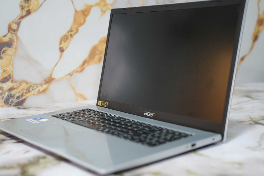 Acer Aspire A317-53 • i5 11-gen • 8GB • 512GB SSD • 17.3"