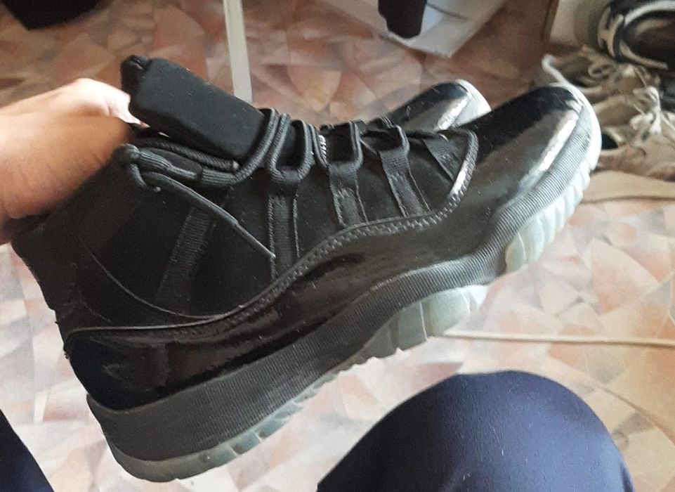 Jordan 11 total black