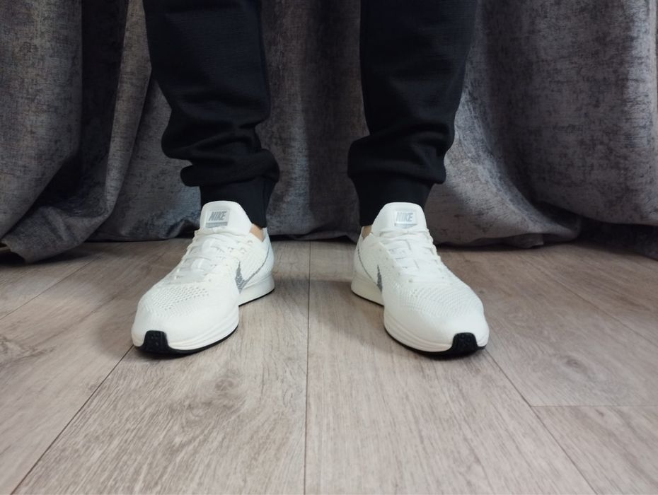 Продается мужская кроссовка