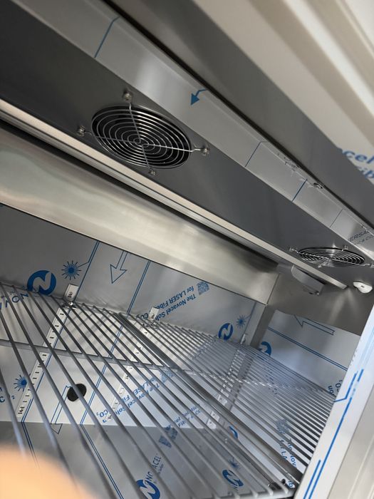 Хладилна маса с гранит и гарнитюрник