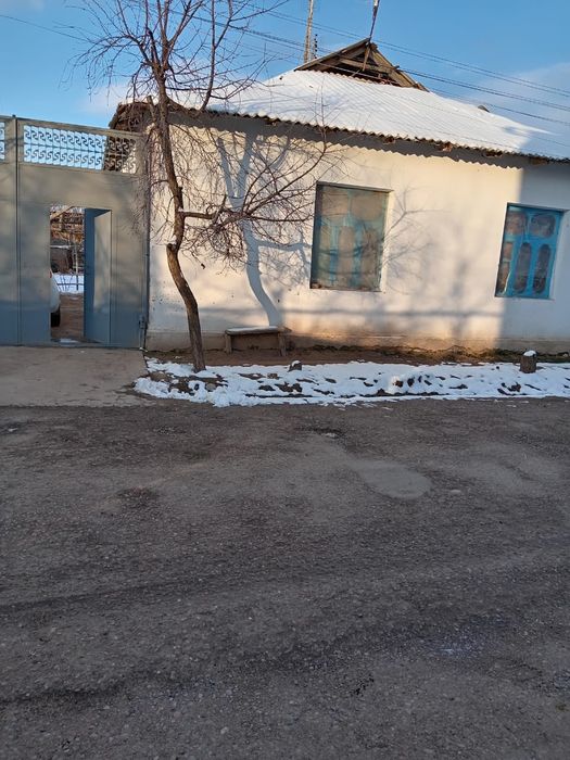 Azadbashda 8sotikli hovli sotiladi