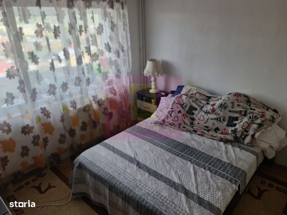 Apartament cu 3 camere de vanzare in Campina - Zona Cuza — fotografia 3