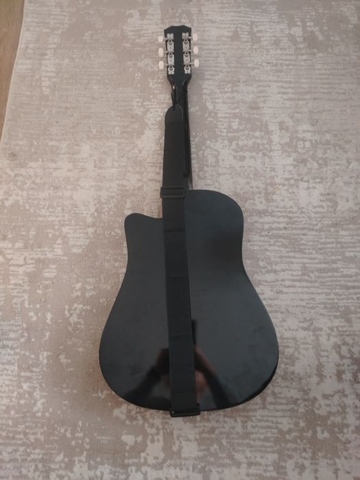 Акустическая гитара