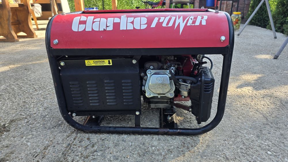 БЕНЗИНОВ Генератор  CLARKE PG3800DV – 3kVA – 230V / 110V