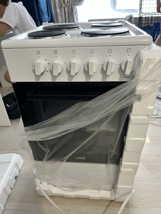 Продам новую кухонную плиту Artel Comarella