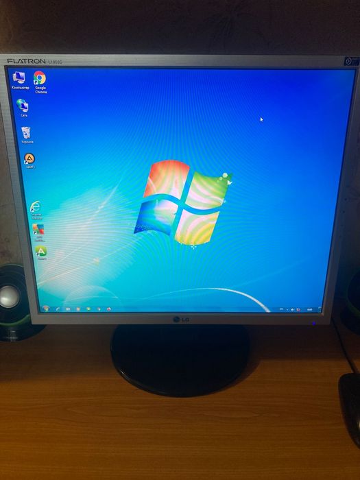 Продам компьютерный стол и компьютер