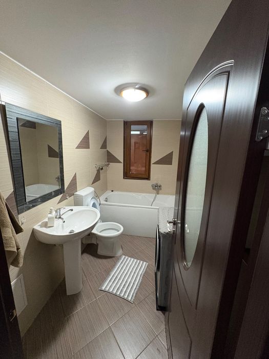 Închiriez apartament