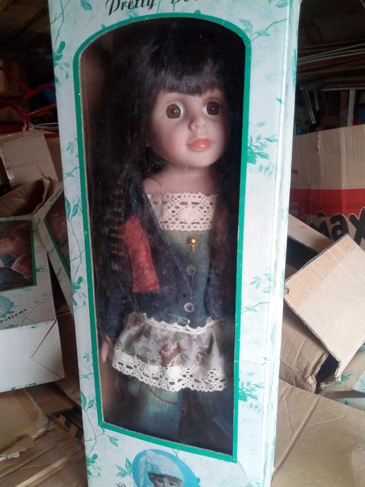 порцеланова кукла,винилова кукла