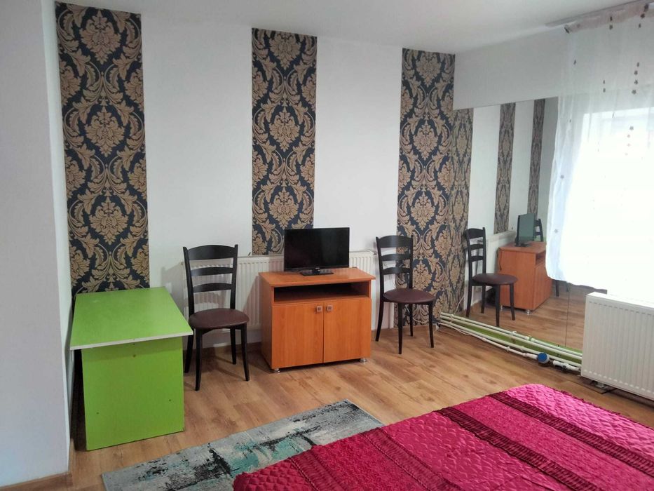 Inchiriez garsoniera