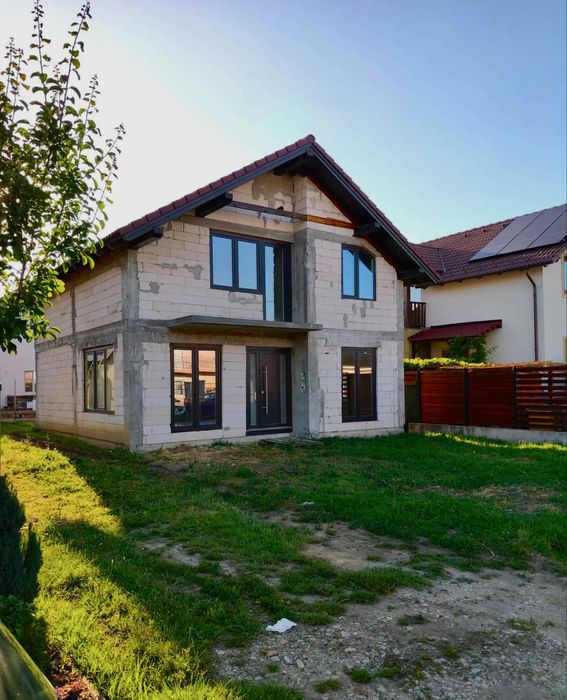 Casă de vanzare!!