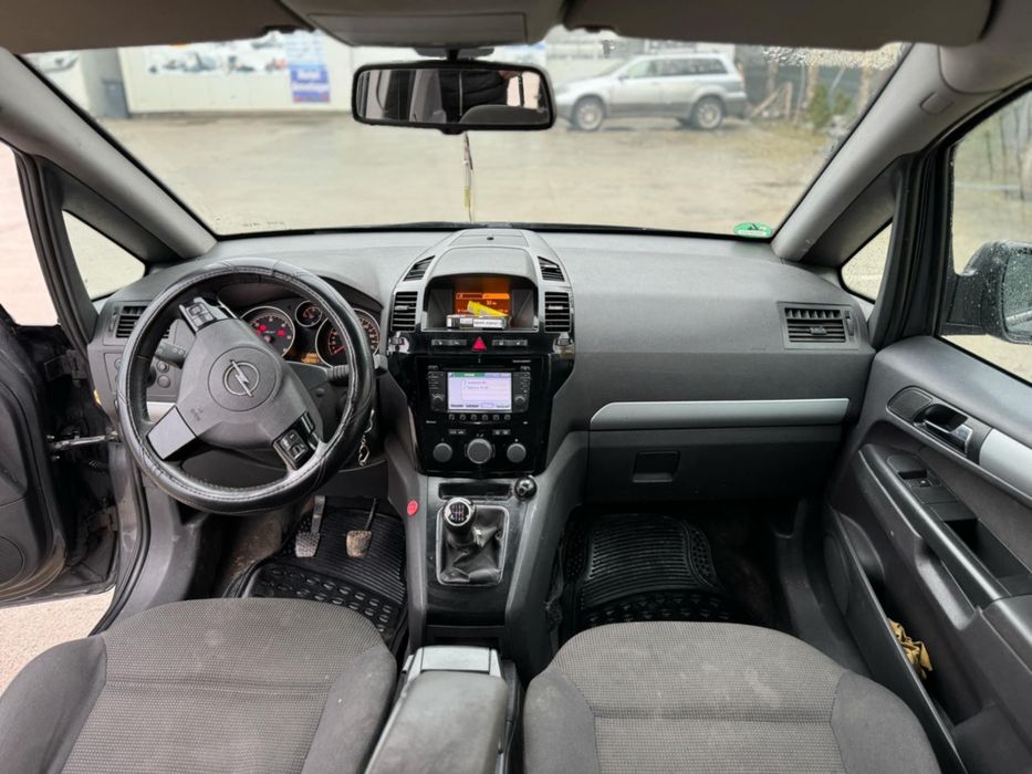 Vând Opel zafira anu 2012