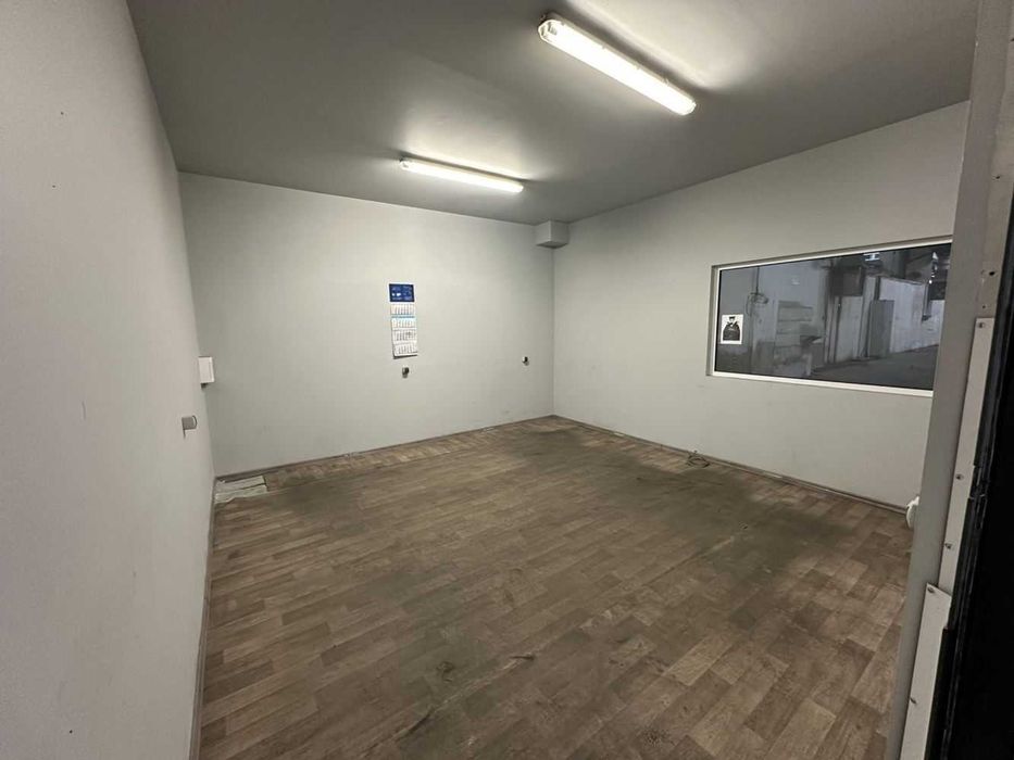 Дава се под наем Склад в Пловдив, Индустриална зона - Юг - 2300 кв.м за 8211 € - Снимка #8