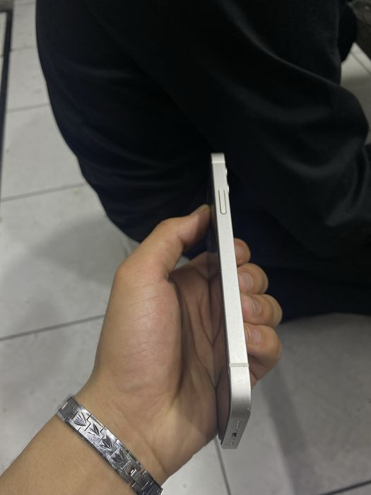 Iphone 12 sotladi