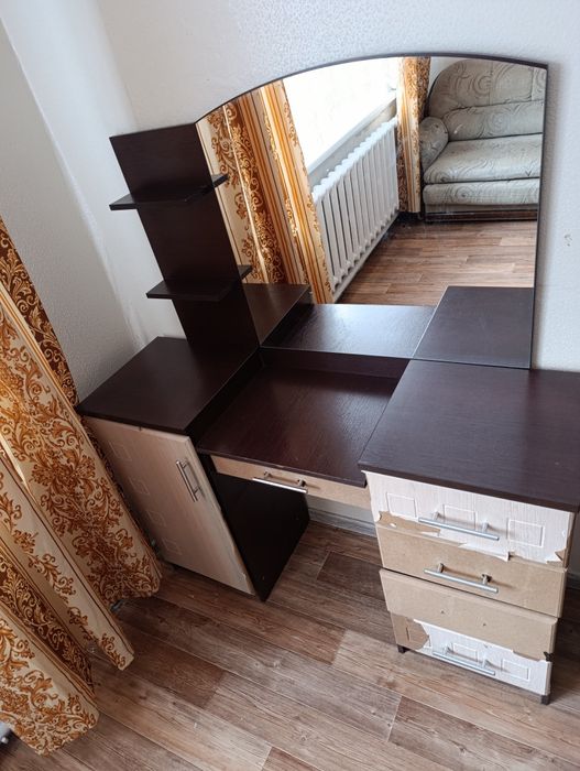 Зеркало тумбочка комод