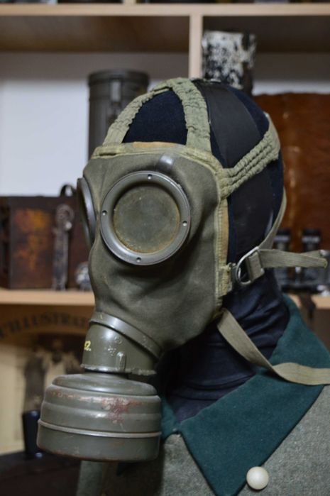 Masca de gaze germana WW2 cu tot cu cutie 1944