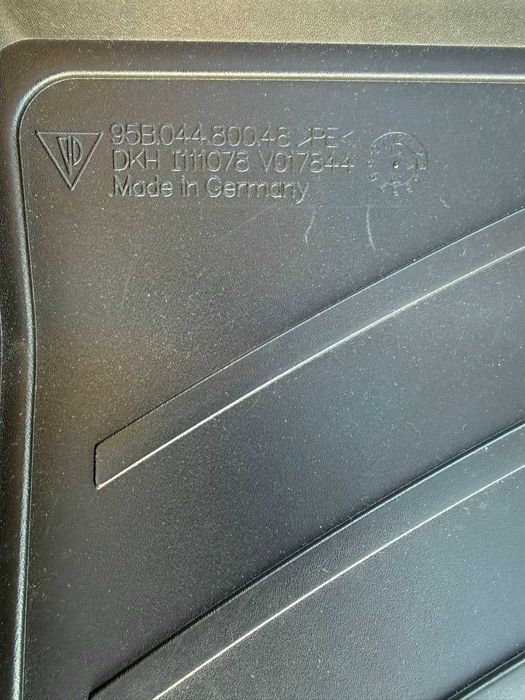 Комплект оригинални стелки Porsche Macan + Стелка за багажник