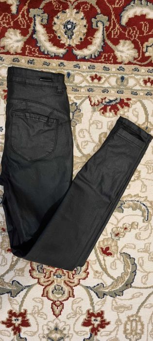 Pantaloni material cerat
