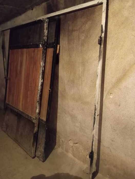 Гаражна врата двукрила