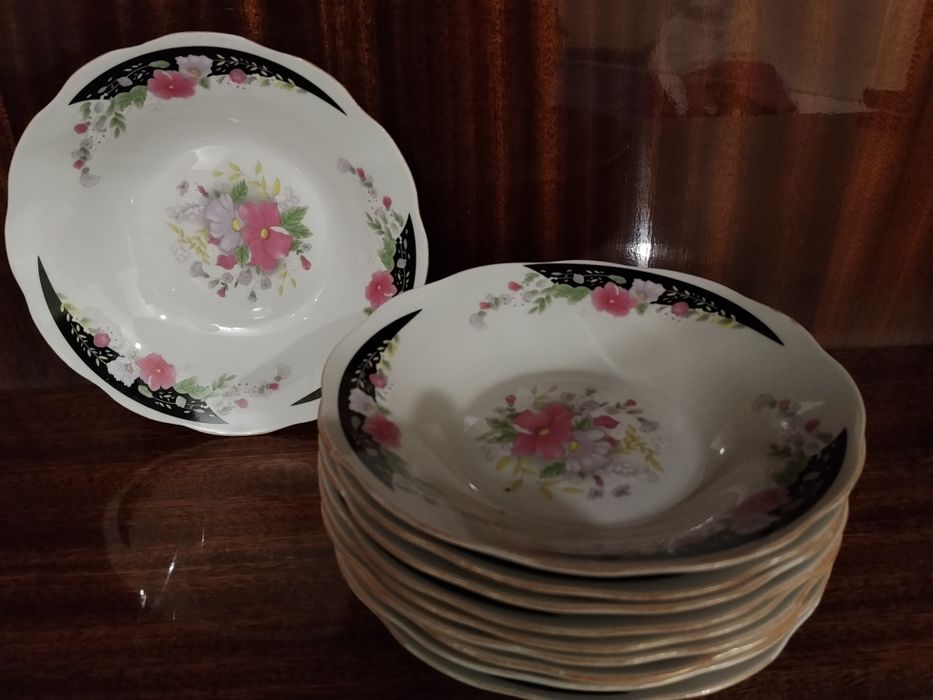 Разные посуды из серванта