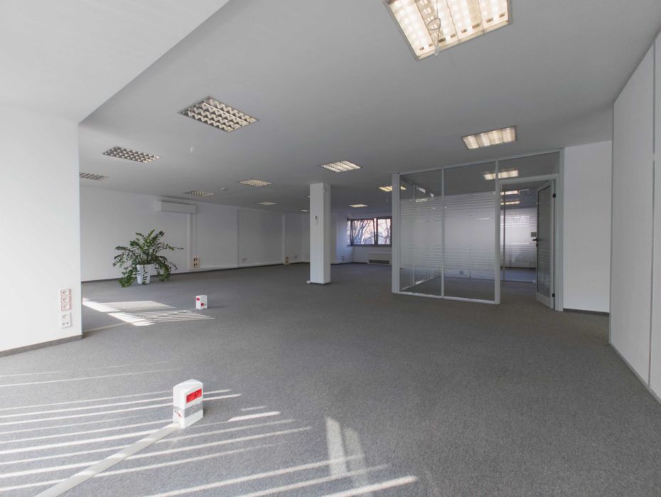 Офис под наем: 500 кв.м. в модерна бизнес сграда до НДК