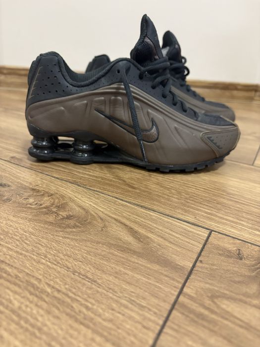 Дамски маратонки Nike Shox R4